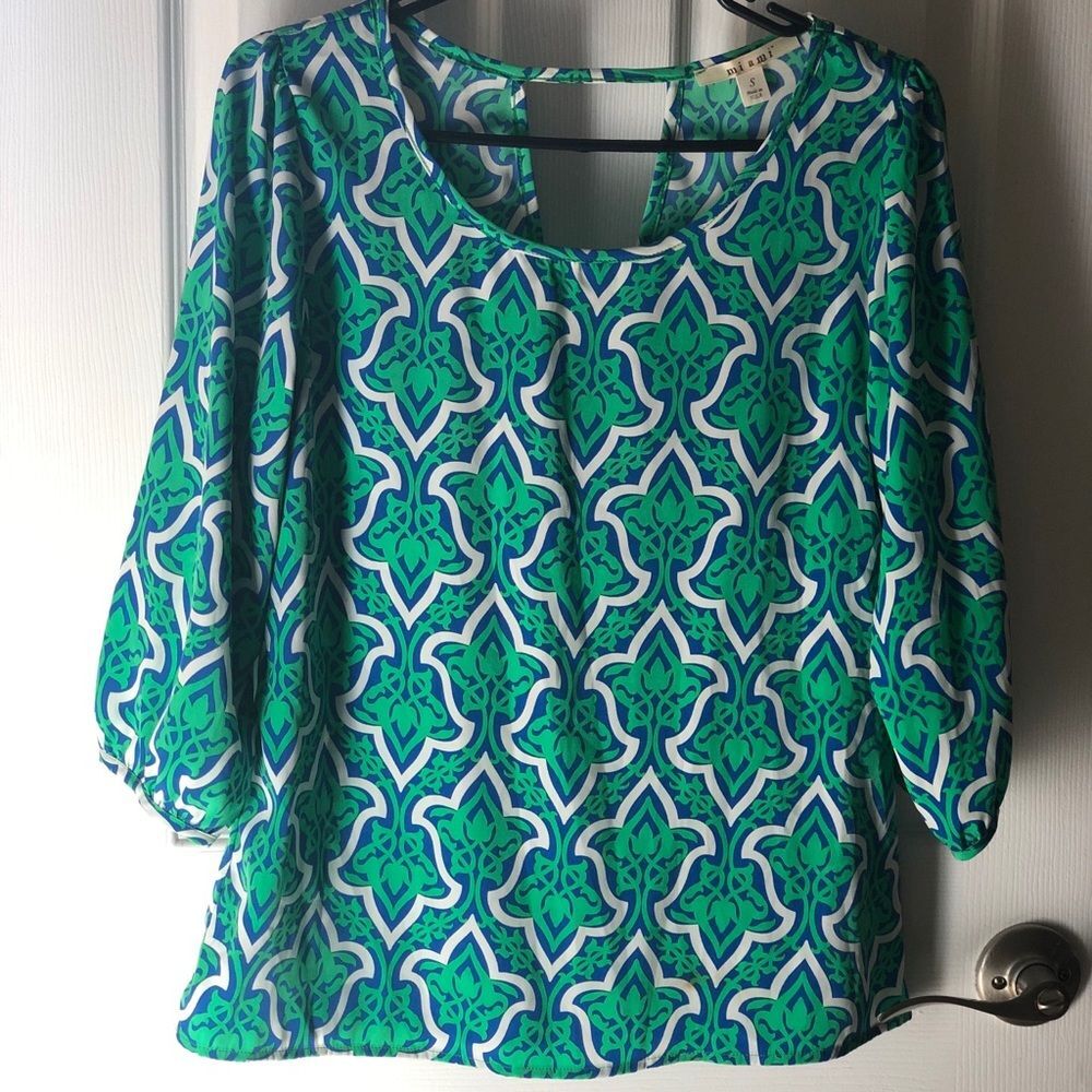 Francesca’s green and blue shirt loosefitting print top flowy business
